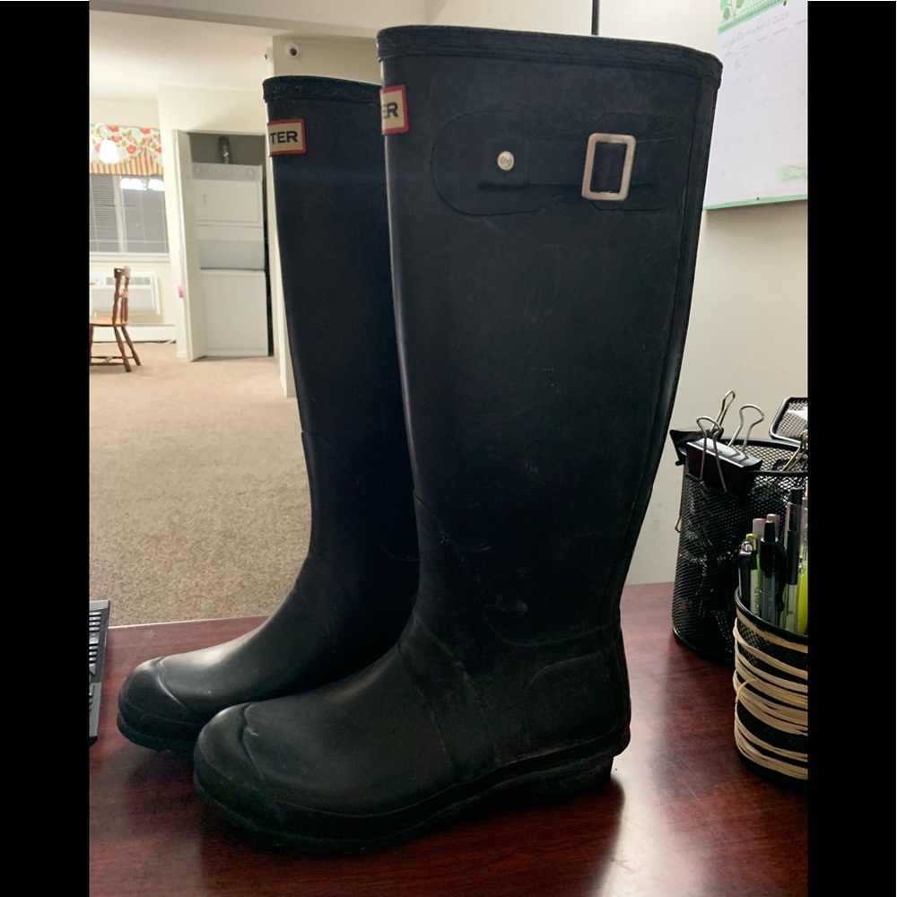 Hunter Tall boots in black! Retail for $200 sz 7